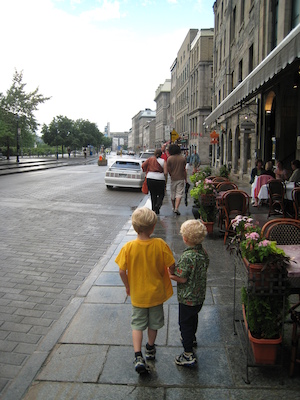 Tim and Cole holding hands on the street (07-28-2008 18:29)