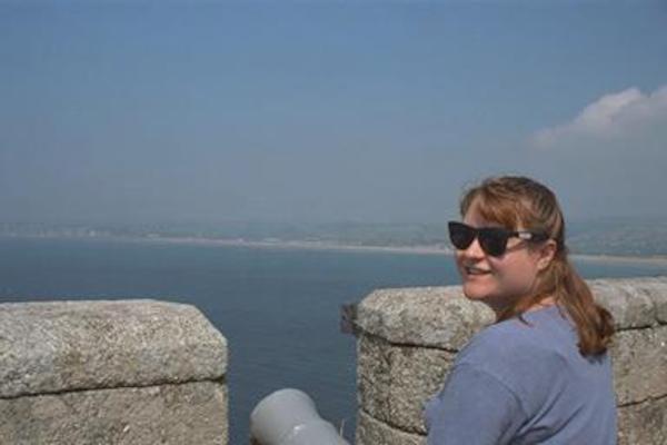 Xine manning a cannon