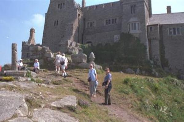 Xine and mum in front of the castle