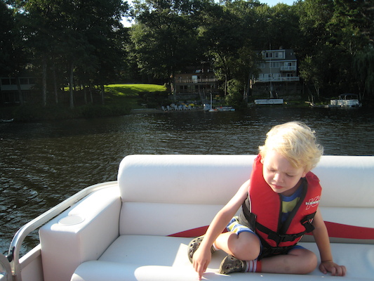 Cole on the boat (08-18-2008 16:13)