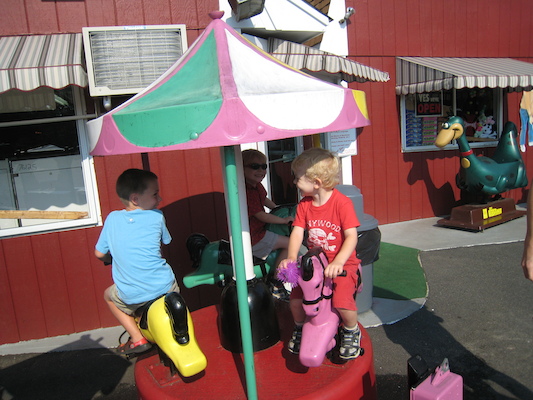 Tal, Tim and Cole on the merry-go-round (08-16-2008 15:15)