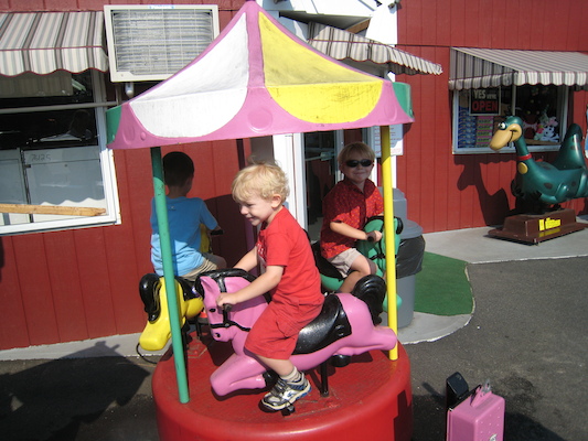Tal, Tim and Cole on the merry-go-round (08-16-2008 15:15)