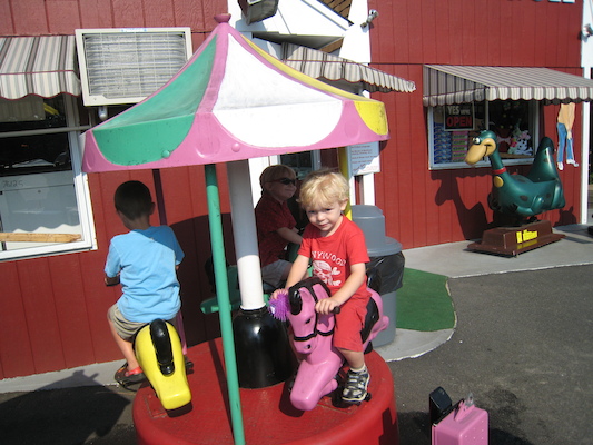 Tal, Tim and Cole on the merry-go-round (08-16-2008 15:15)