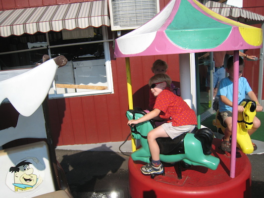 Tal, Tim and Cole on the merry-go-round (08-16-2008 15:15)