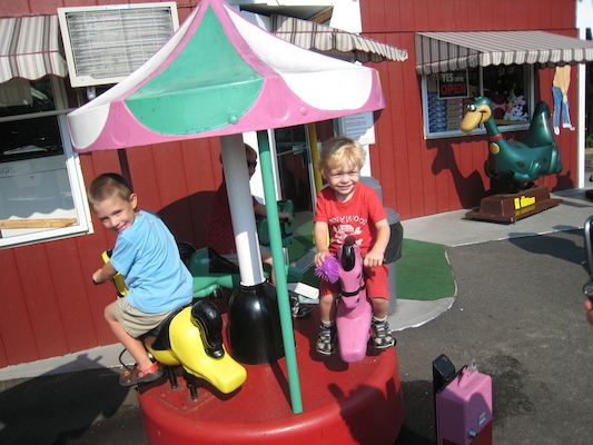 Tal, Tim and Cole on the merry-go-round (08-16-2008 15:15)
