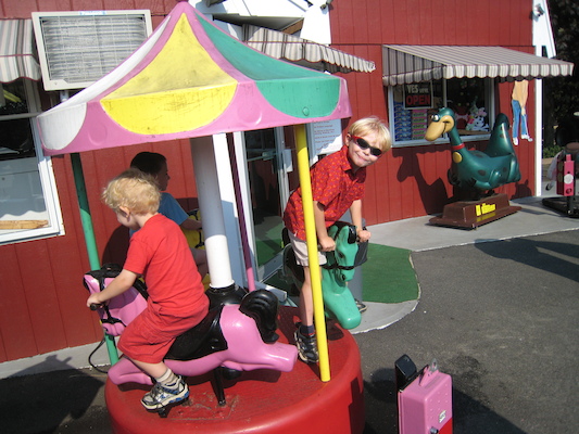 Tal, Tim and Cole on the merry-go-round (08-16-2008 15:15)