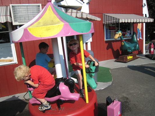 Tal, Tim and Cole on the merry-go-round (08-16-2008 15:15)