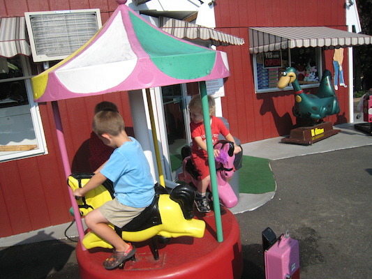 Tal, Tim and Cole on the merry-go-round (08-16-2008 15:15)