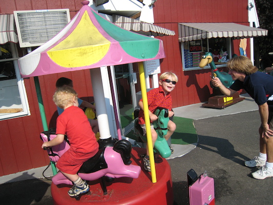 Tal, Tim and Cole on the merry-go-round (08-16-2008 15:15)