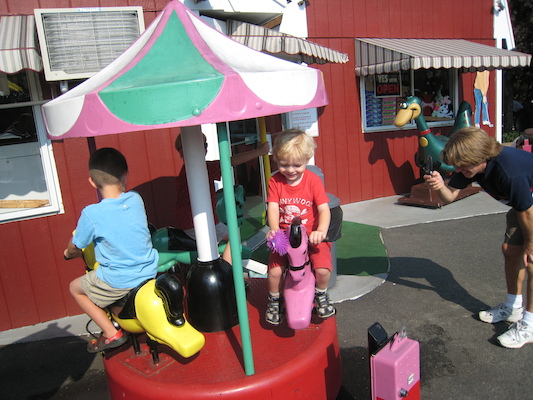 Tal, Tim and Cole on the merry-go-round (08-16-2008 15:16)