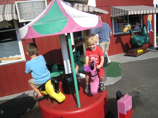 Tal, Tim and Cole on the merry-go-round (08-16-2008 15:16)