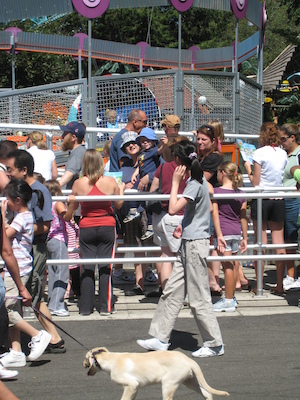 Xine and Cole waiting (08-27-2008 10:57)