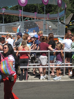 Xine and Cole waiting (08-27-2008 10:57)