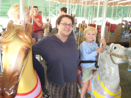Cole, Xine and Tim on the merry-go-round (08-27-2008 11:46)