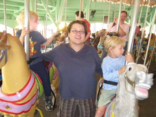 Cole, Xine and Tim on the merry-go-round (08-27-2008 11:46)