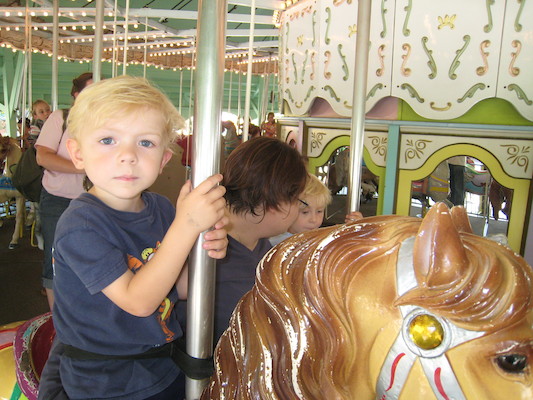 Cole, Xine and Tim on the merry-go-round (08-27-2008 11:47)