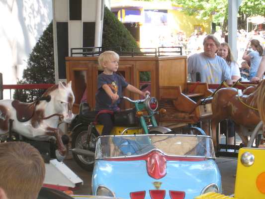 Cole on a motorbike (08-27-2008 12:18)