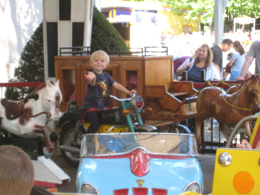 Cole on a motorbike (08-27-2008 12:18)