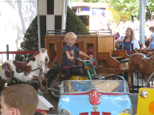 Cole on a motorbike (08-27-2008 12:18)