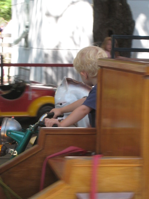 Cole on a motorbike (08-27-2008 12:19)