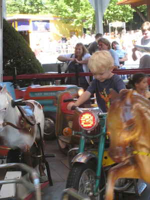 Cole on a motorbike (08-27-2008 12:19)