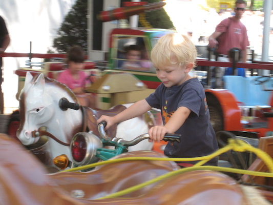 Cole on a motorbike (08-27-2008 12:20)