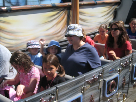 Tim, Cole and Xine in a pirate boat (08-27-2008 12:45)