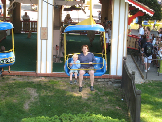 Tim and Xine in the chair-lift (08-27-2008 15:07)