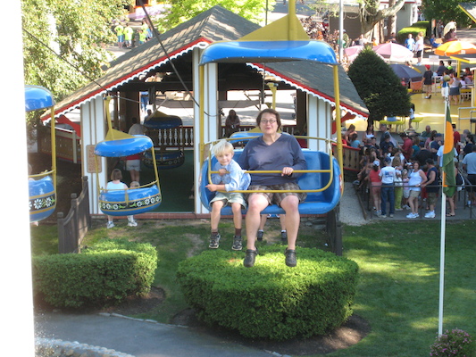 Tim and Xine in the chair-lift (08-27-2008 15:07)