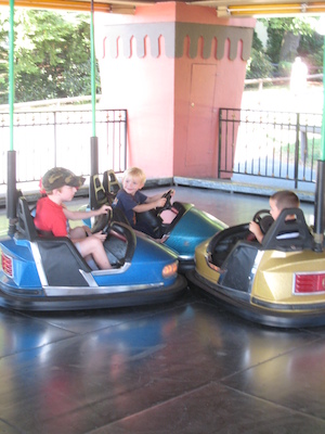 Tim and Cole in bumper-cars (08-27-2008 15:34)