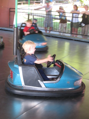 Tim and Cole in bumper-cars (08-27-2008 15:35)