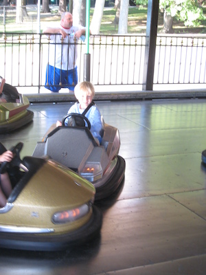 Tim and Cole in bumper-cars (08-27-2008 15:35)