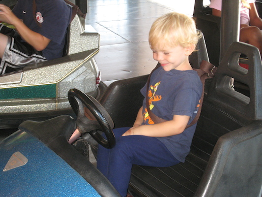 Tim and Cole in bumper-cars (08-27-2008 16:05)