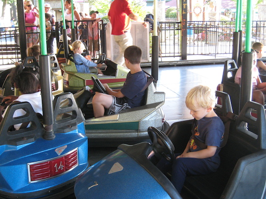 Tim and Cole in bumper-cars (08-27-2008 16:06)