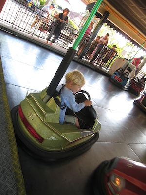 Tim and Cole in bumper-cars (08-27-2008 16:06)
