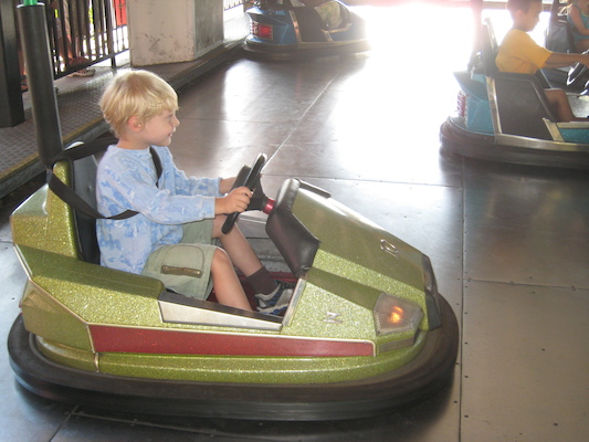 Tim and Cole in bumper-cars (08-27-2008 16:07)
