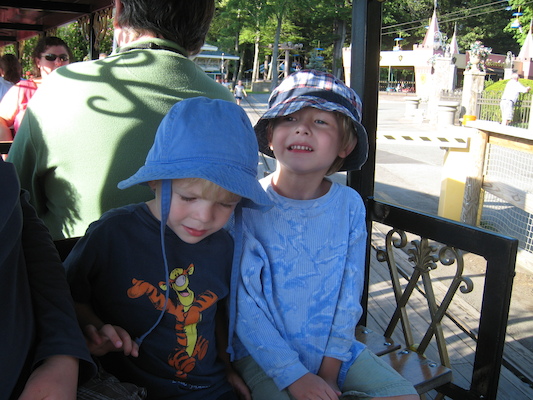 Xine, Cole and Tim on the train (08-27-2008 16:29)