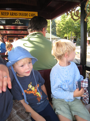 Xine, Cole and Tim on the train (08-27-2008 16:30)