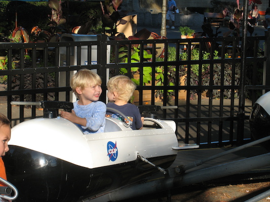 Tim and Cole in a space ship (08-27-2008 16:54)