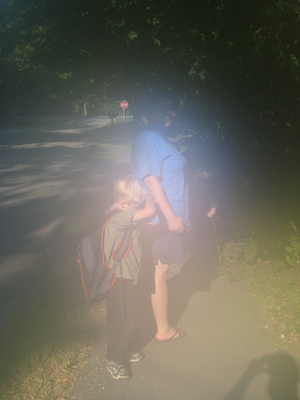 Tim and Xine walking to the bus (09-03-2008 07:40)