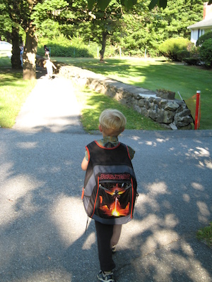 Tim walking to the bus (09-03-2008 07:40)