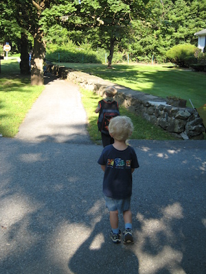 Tim and Cole walking to the bus (09-03-2008 07:40)