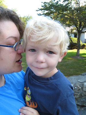 Xine and Cole cuddling (09-03-2008 07:50)