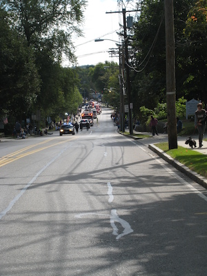 Parade approaching (09-20-2008 09:36)