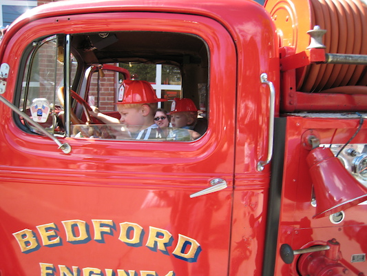 Tim, Xine and Cole in a firetruck (09-20-2008 10:23)