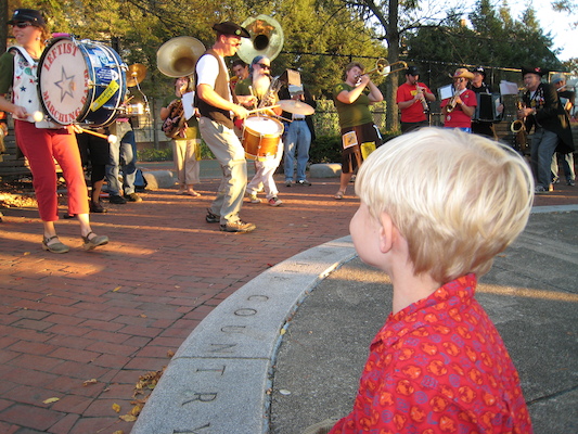 Leftist Marching Band and Tim (10-11-2008 16:36)