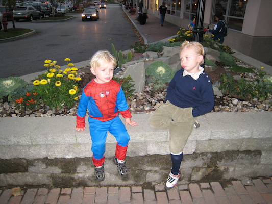 Spider Cole and Tim Tintin (10-25-2008 17:22)