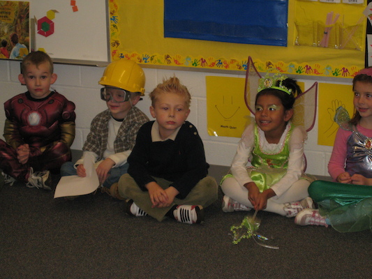 Tim Tintin and classmates (10-31-2008 13:44)