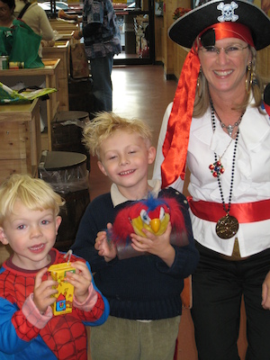 Pirate Linda, Spider Cole and Tim Tintin (10-31-2008 17:00)