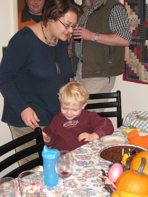 Xine and Cole with the cake (11-09-2008 18:51)